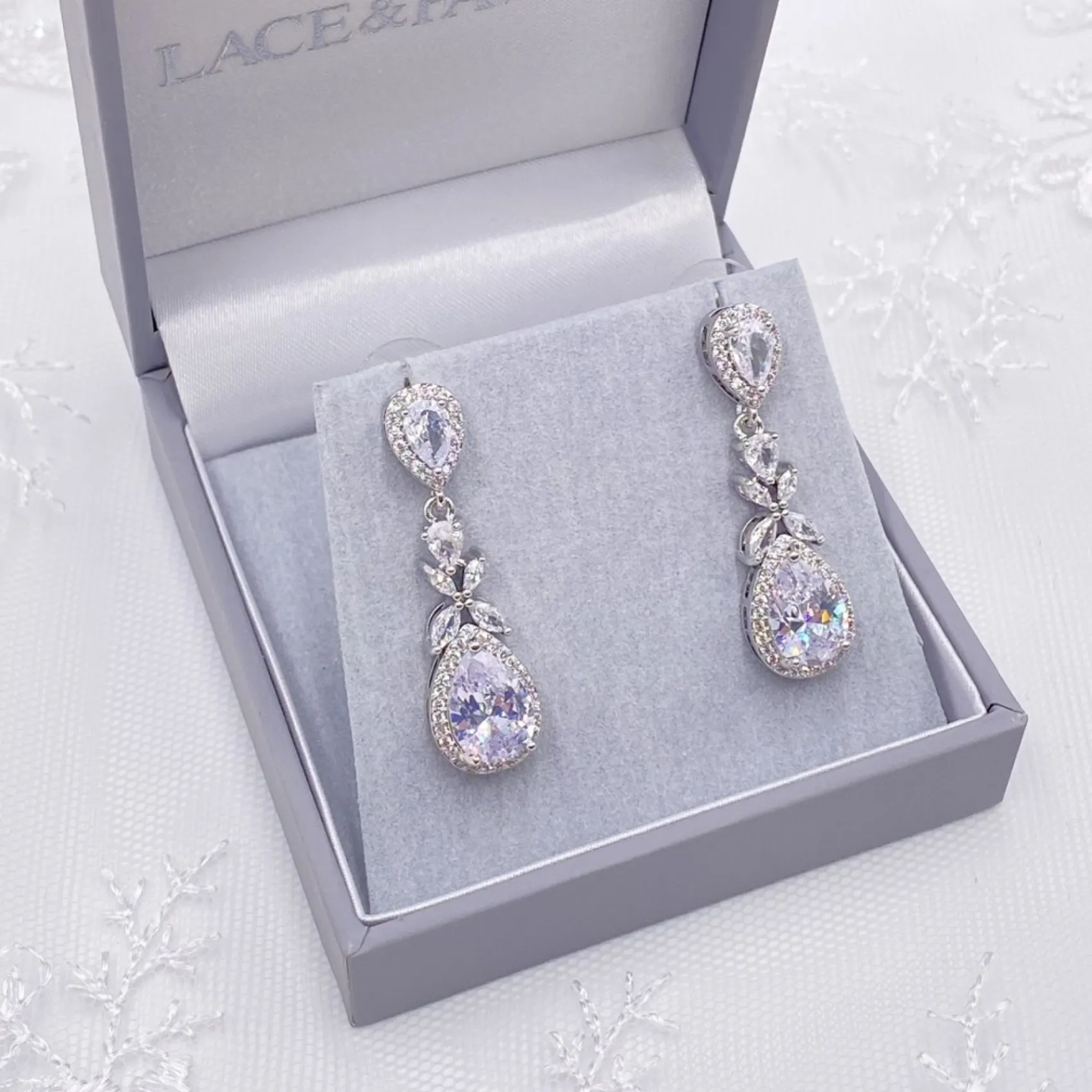 Lace & Favour Dominica Cubic Zirkonia Tropfenohrringe* Silberner Abschlussball-schmuck | Abschlussball-ohrringe
