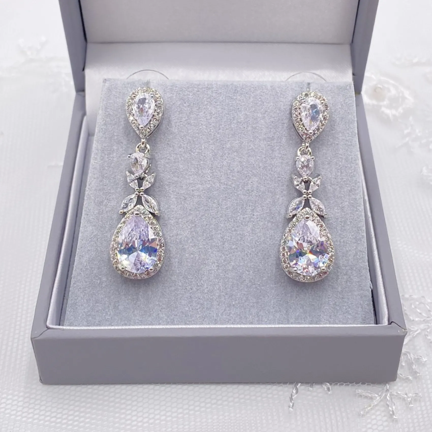 Lace & Favour Dominica Cubic Zirkonia Tropfenohrringe* Silberner Abschlussball-schmuck | Abschlussball-ohrringe