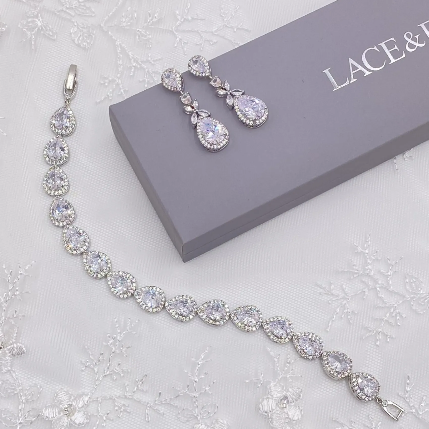 Lace & Favour Dominica Cubic Zirkonia Tropfenohrringe* Silberner Abschlussball-schmuck | Abschlussball-ohrringe