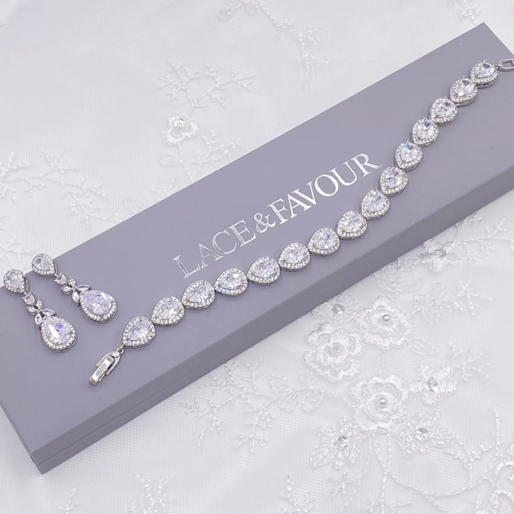 Lace & Favour Dominica Cubic Zirkonia Tropfenohrringe* Silberner Abschlussball-schmuck | Abschlussball-ohrringe
