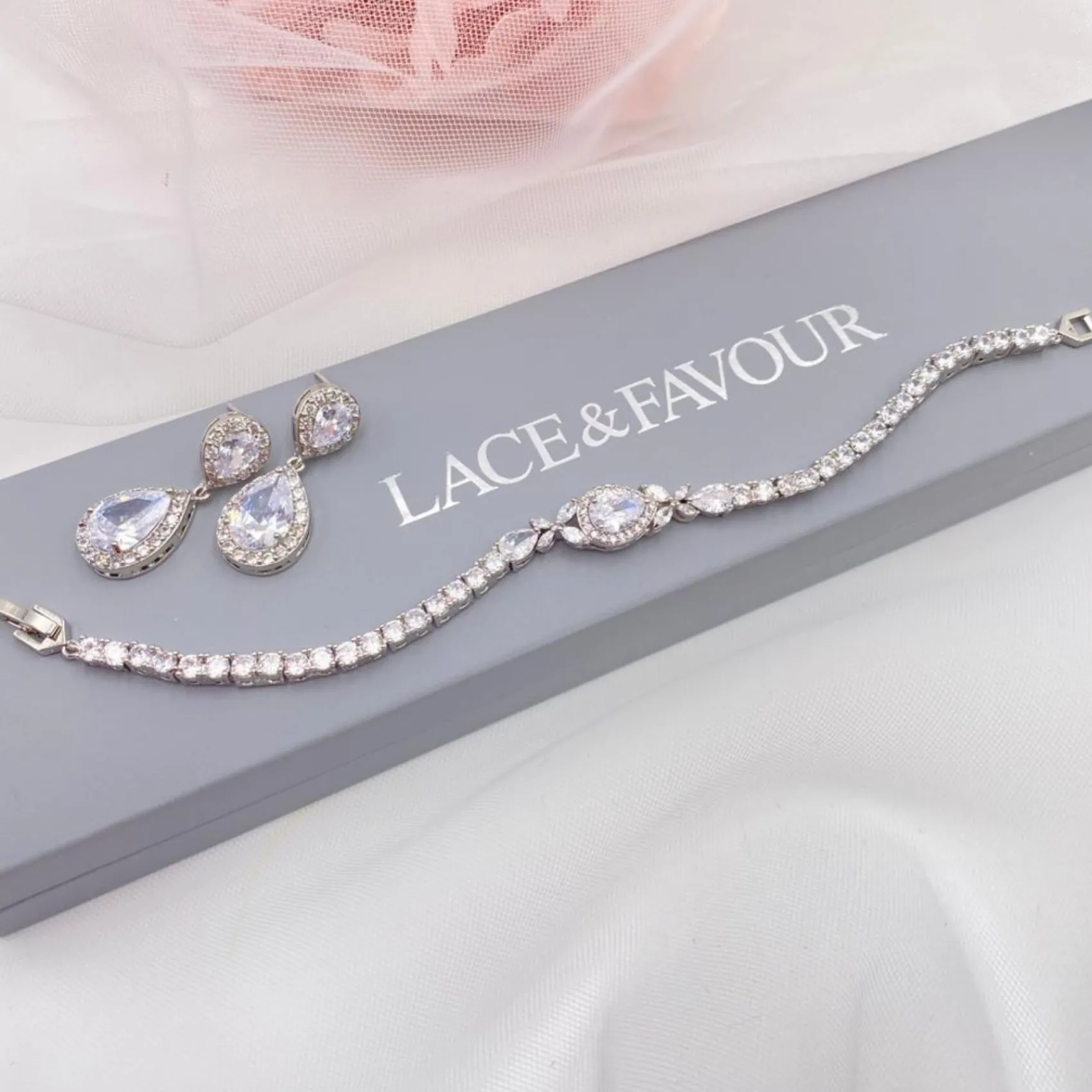 Lace & Favour Dorchester Vintage inspiriertes Kristall Hochzeitsarmband* Silberner Abschlussball-schmuck | Prom Armbänder