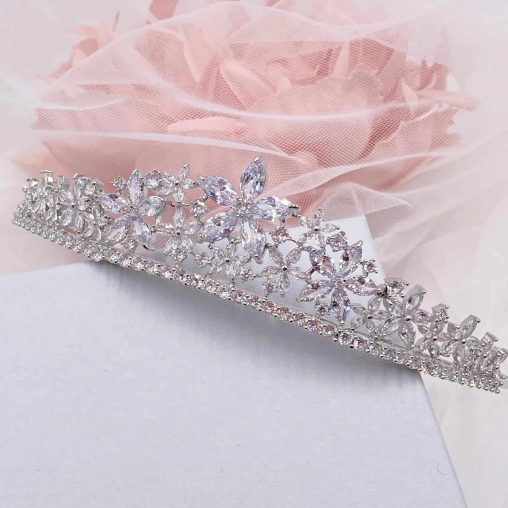 Lace & Favour Downton Floral Cubic Zirkonia Kristall Hochzeit Tiara* Abschlussball-haarbänder & Tiaras | Haarschmuck Aus Kristall