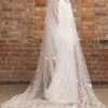 Perfect Bridal Elfenbein Einstöckiger 3D Blumen Kathedrale Brautschleier | L&F* Einstufige Schleier | Kapelle Länge & Kathedrale Schleier