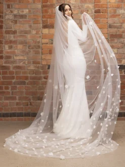 Perfect Bridal Elfenbein Einstöckiger 3D Blumen Kathedrale Brautschleier | L&F* Einstufige Schleier | Kapelle Länge & Kathedrale Schleier