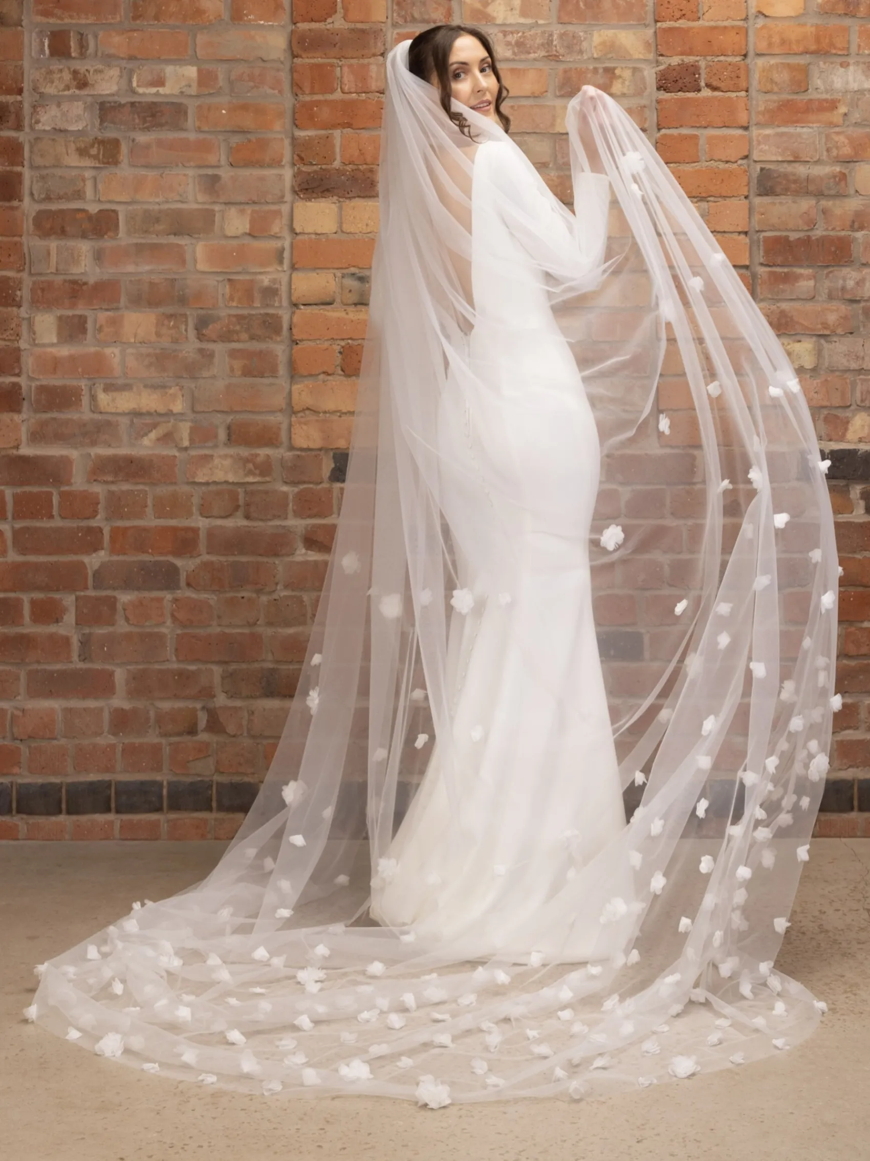 Perfect Bridal Elfenbein Einstöckiger 3D Blumen Kathedrale Brautschleier | L&F* Einstufige Schleier | Kapelle Länge & Kathedrale Schleier
