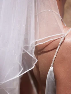 Bianco Evento Elfenbein zweistufiger Glitzertüll Kurzer Schleier mit Glasperlenrand S494* Zweistufiger Schleier | Ellenbogenlange Schleier