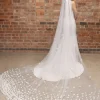 Perfect Bridal Elfenbeinfarbener, einstufiger, stark verzierter 3D-Blumen-Schleier | L&F* Einstufige Schleier | Kapelle Länge & Kathedrale Schleier