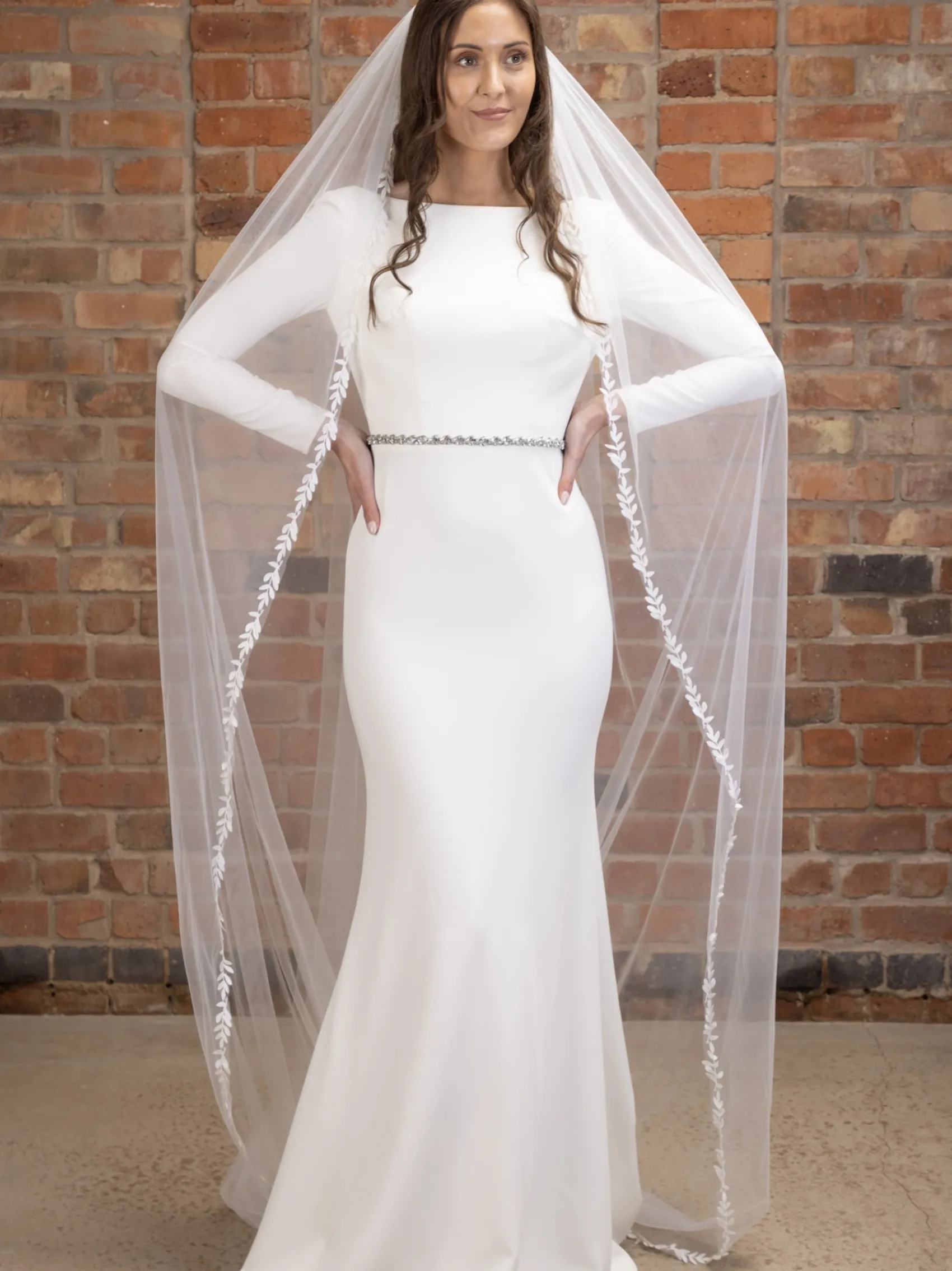 Perfect Bridal Elfenbeinfarbener einstufiger Kathedralenschleier mit Blattstickerei aus Spitze* Einstufige Schleier | Kapelle Länge & Kathedrale Schleier