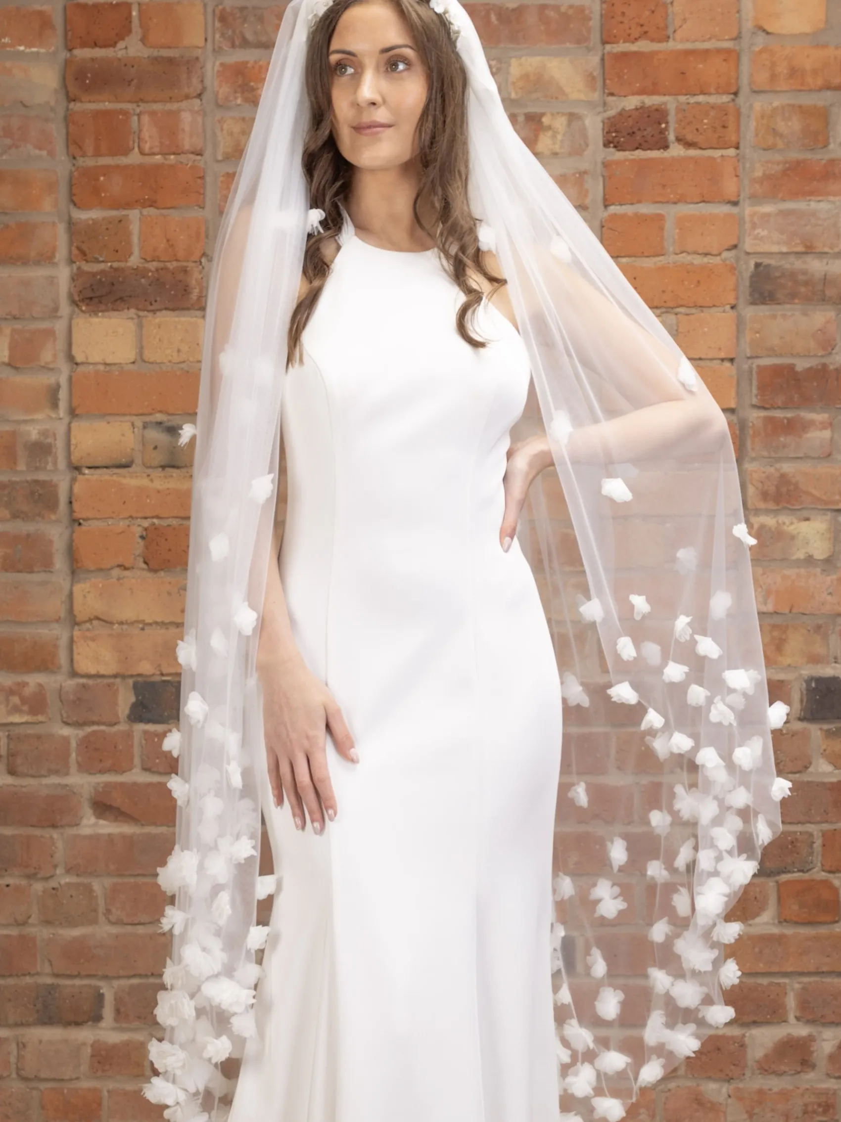 Perfect Bridal Elfenbeinfarbener einstufiger stark verzierter 3D Blumen Schleier in Walzerlänge* Einstufige Schleier | Schleier In Walzerlänge