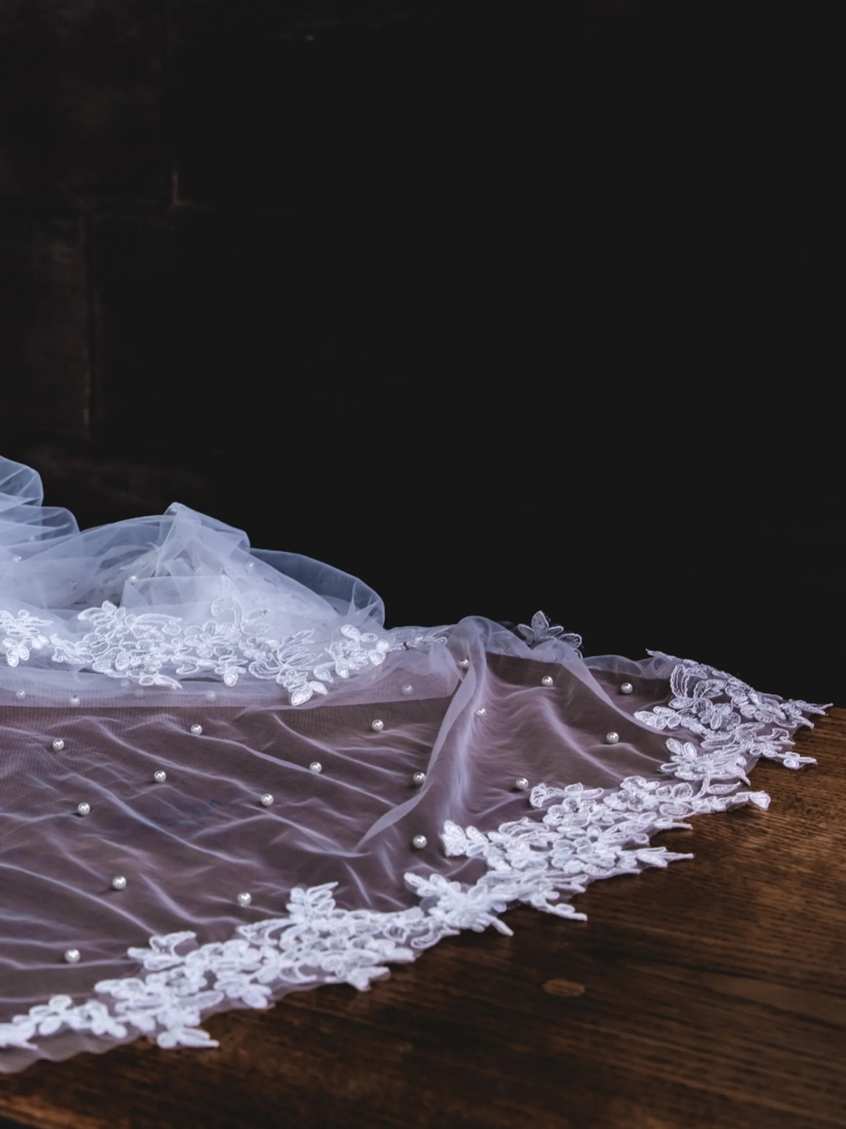 Perfect Bridal Elfenbeinfarbener, einstufiger, perlenverzierter Schleier mit Spitzenrand | L&F* Einstufige Schleier | Kapelle Länge & Kathedrale Schleier