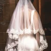 Perfect Bridal Elfenbeinfarbener zweistufiger Schleier mit floraler Spitze und Fingerspitze | L&F* Zweistufiger Schleier | Fingerspitzen-schleier