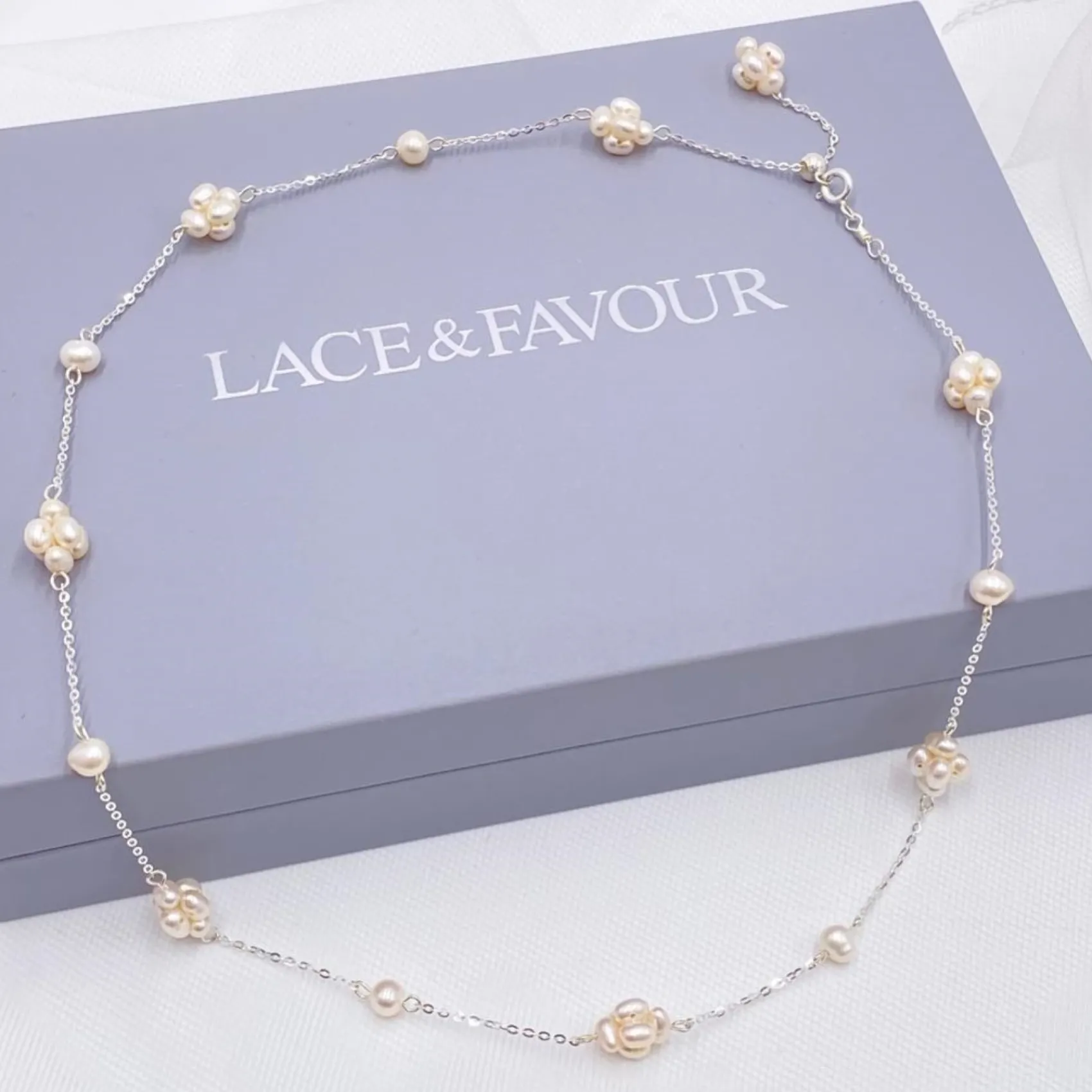 Lace & Favour Eliana Süßwasserperlen-Cluster-Kette Halskette* Geschenke Für Die Mutter Des Bräutigams | Geschenke Für Die Mutter Der Braut