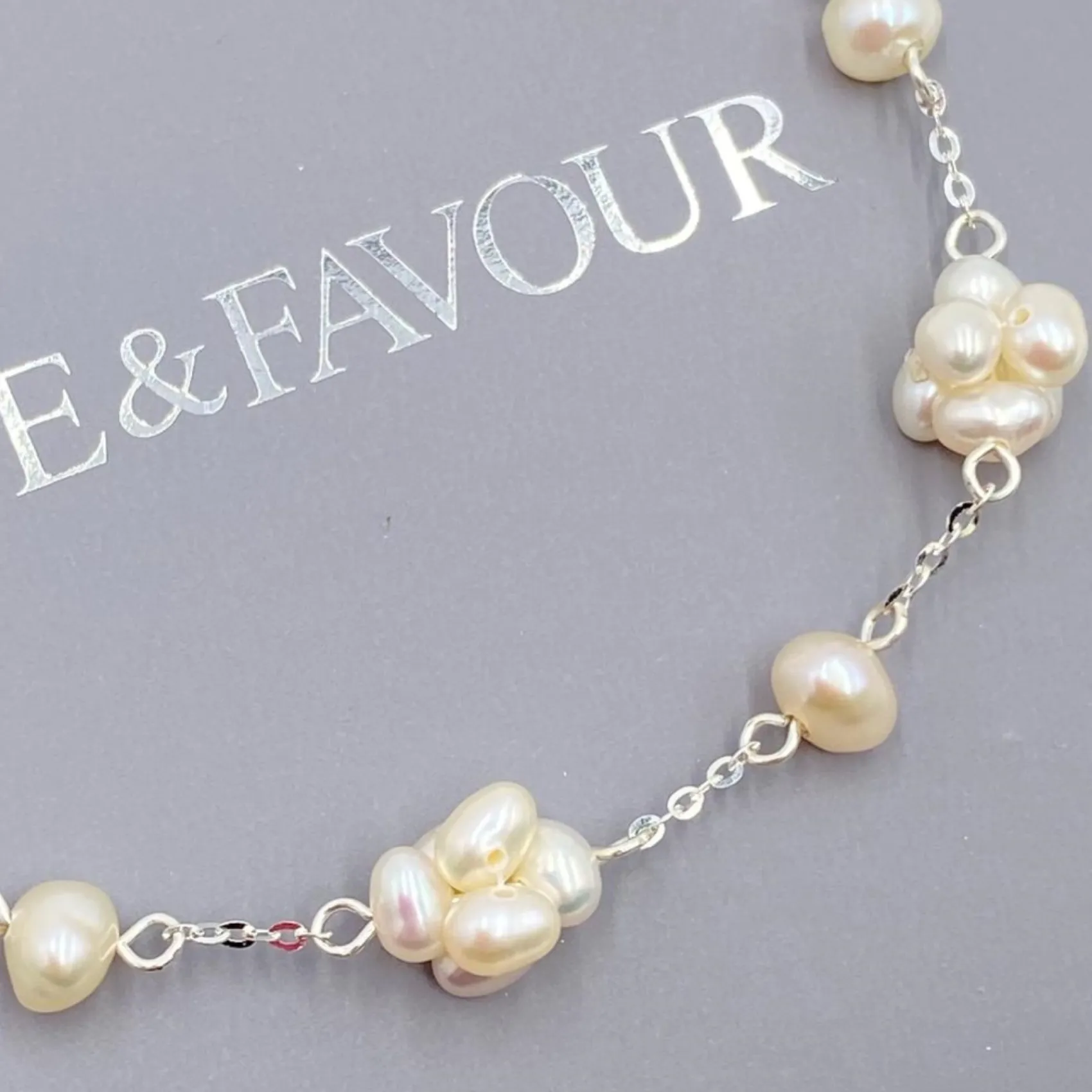 Lace & Favour Eliana Süßwasserperlen-Cluster-Kette Halskette* Geschenke Für Die Mutter Des Bräutigams | Geschenke Für Die Mutter Der Braut