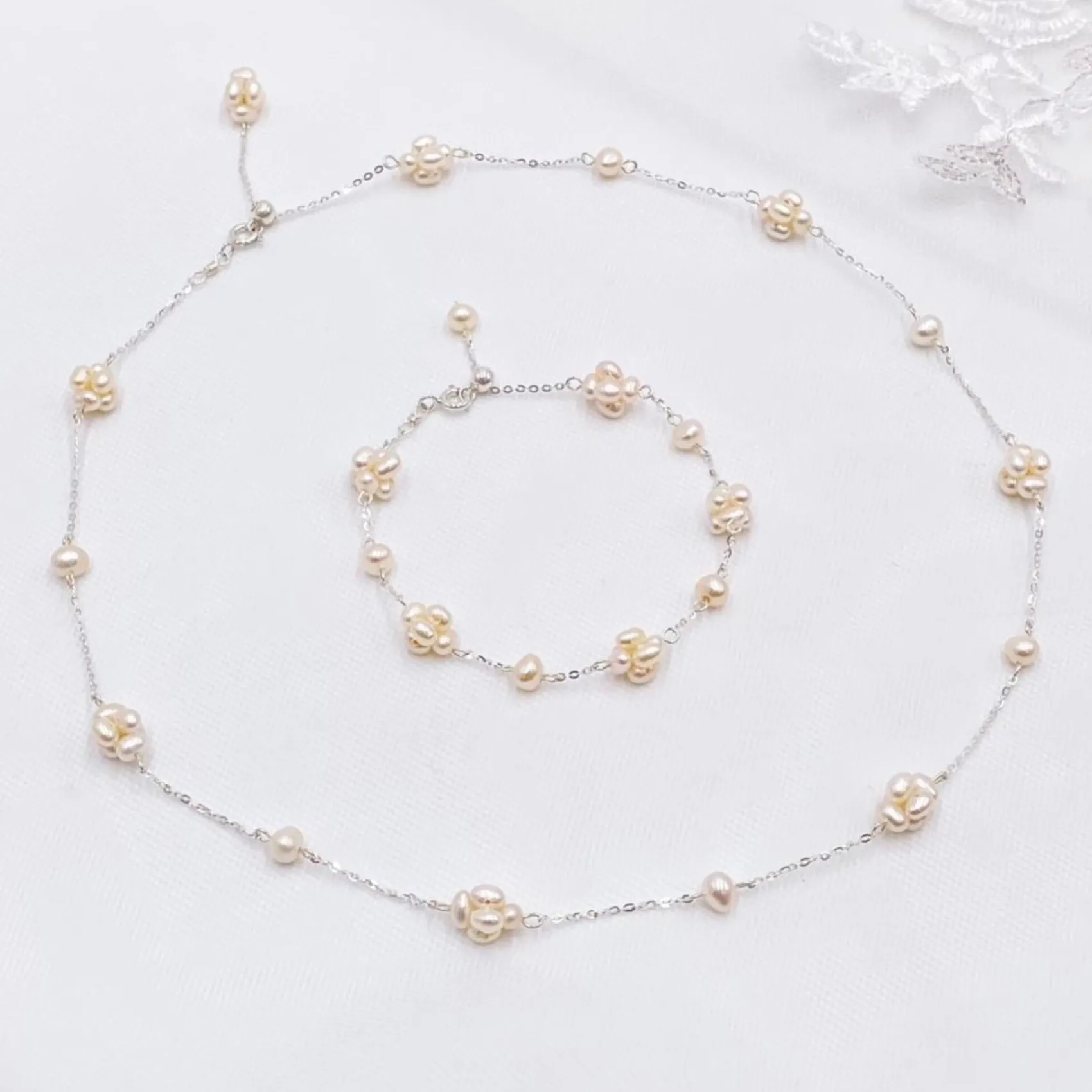 Lace & Favour Eliana Süßwasserperlen-Cluster-Kettenarmband* Geschenke Für Die Mutter Des Bräutigams | Geschenke Für Die Mutter Der Braut