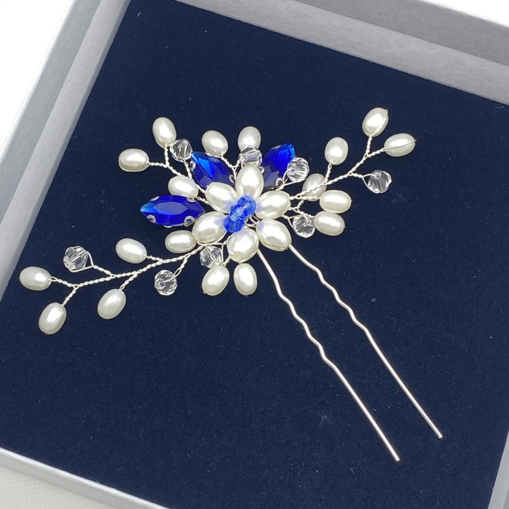 Lace & Favour Ellie Perlencluster-Haarnadel zur Hochzeit (Saphir)* Etwas Blaue Geschenke | Perlen-haarschmuck