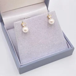 Lace & Favour Evie Gold Zierliche Perlenohrstecker* Geschenke Für Brautjungfern | Perlen-hochzeitsschmuck