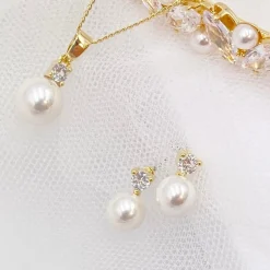 Lace & Favour Evie Gold Zierliche Perlenohrstecker* Geschenke Für Brautjungfern | Perlen-hochzeitsschmuck