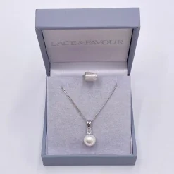 Lace & Favour Evie Zierliche Perlenanhänger-Halskette* Perlen-hochzeitsschmuck | Silberner Hochzeitsschmuck