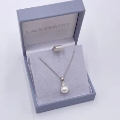 Lace & Favour Evie Zierliche Perlenanhänger-Halskette* Perlen-hochzeitsschmuck | Silberner Hochzeitsschmuck