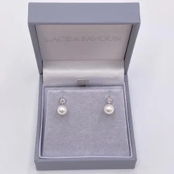 Lace & Favour Evie Zierliche Perlenohrstecker* Geschenke Für Brautjungfern | Perlen-hochzeitsschmuck