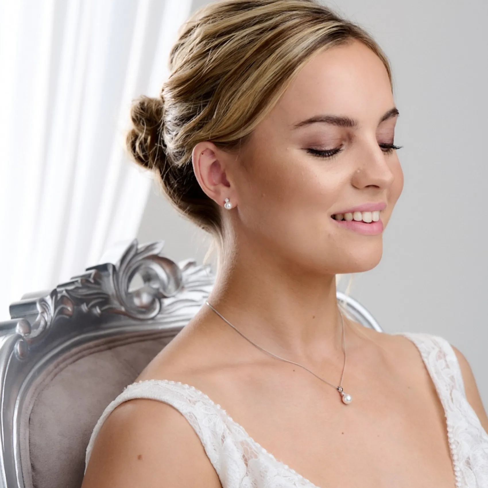 Lace & Favour Evie Zierlicher Perlenohrstecker und Anhänger Schmuckset* Geschenke Für Brautjungfern | Geschenke Für Die Braut