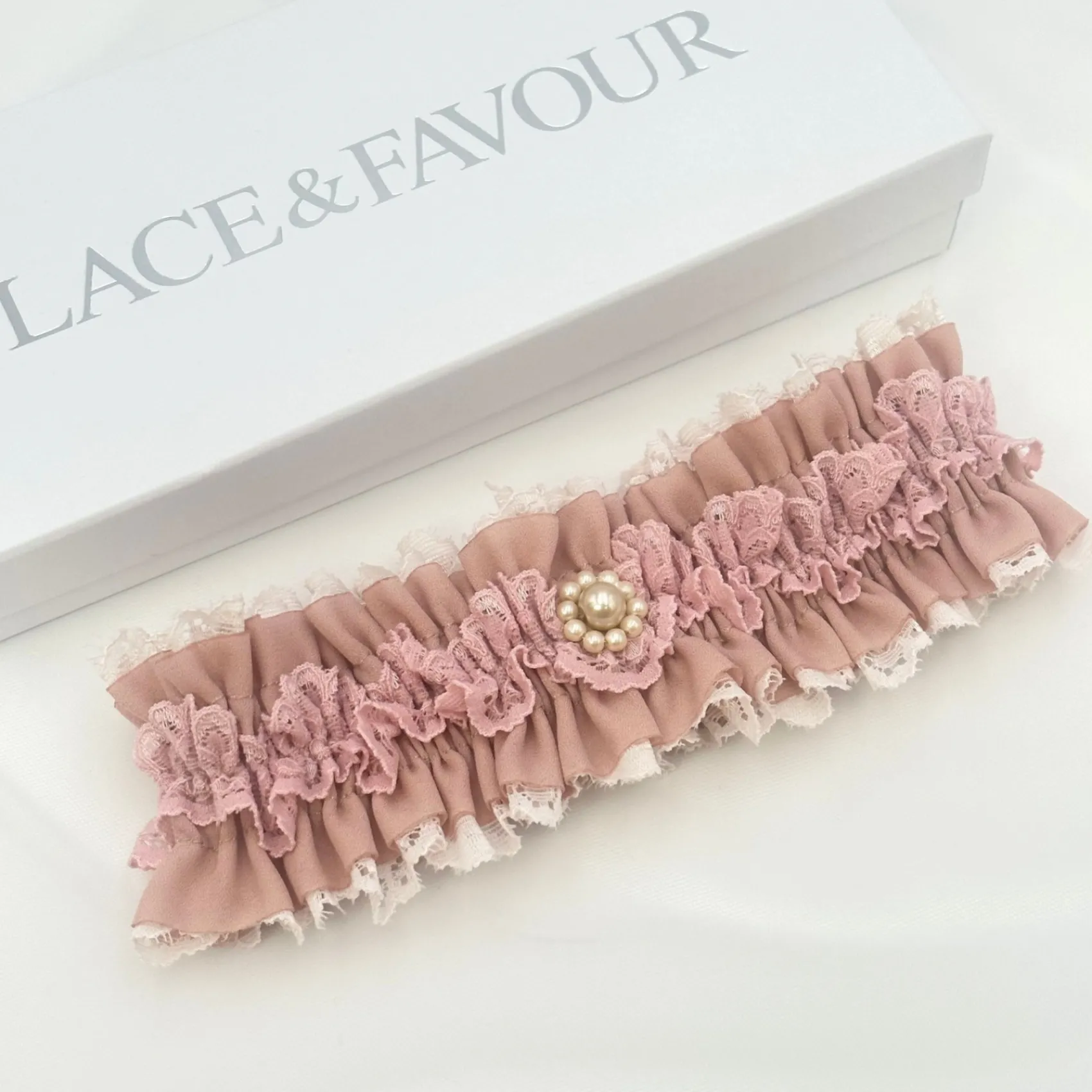 Boudoir Couture Fantasy Dusky Rose Lace Vintage Hochzeit Strumpfband mit Perlenbesatz* Geschenke Für Die Braut | Strumpfbänder Für Bräute
