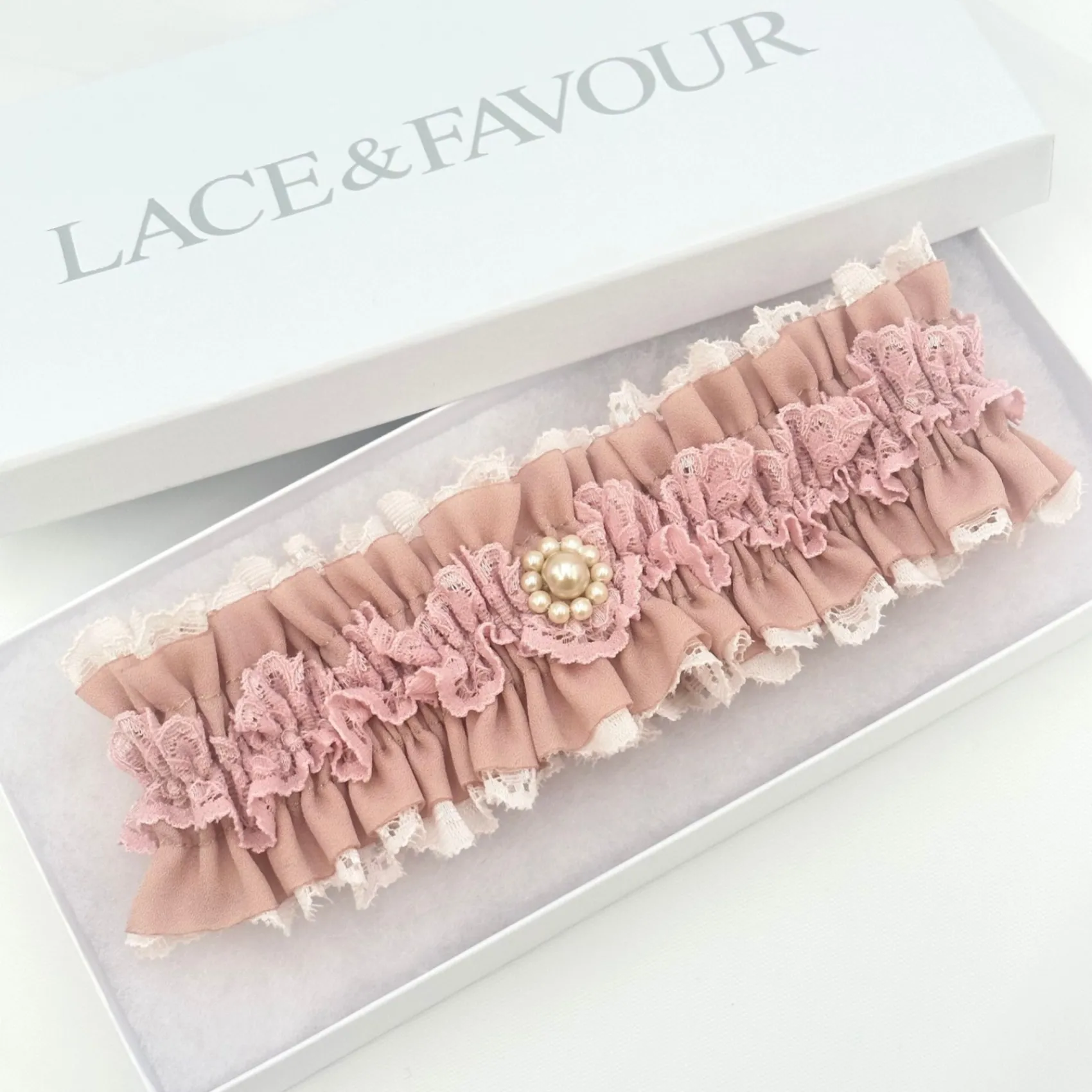 Boudoir Couture Fantasy Dusky Rose Lace Vintage Hochzeit Strumpfband mit Perlenbesatz* Geschenke Für Die Braut | Strumpfbänder Für Bräute