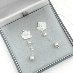 Beads & Beyond Fee Perle und Kristall Tropfen Blume Ohrringe* Silberner Hochzeitsschmuck | Hochzeits-ohrringe