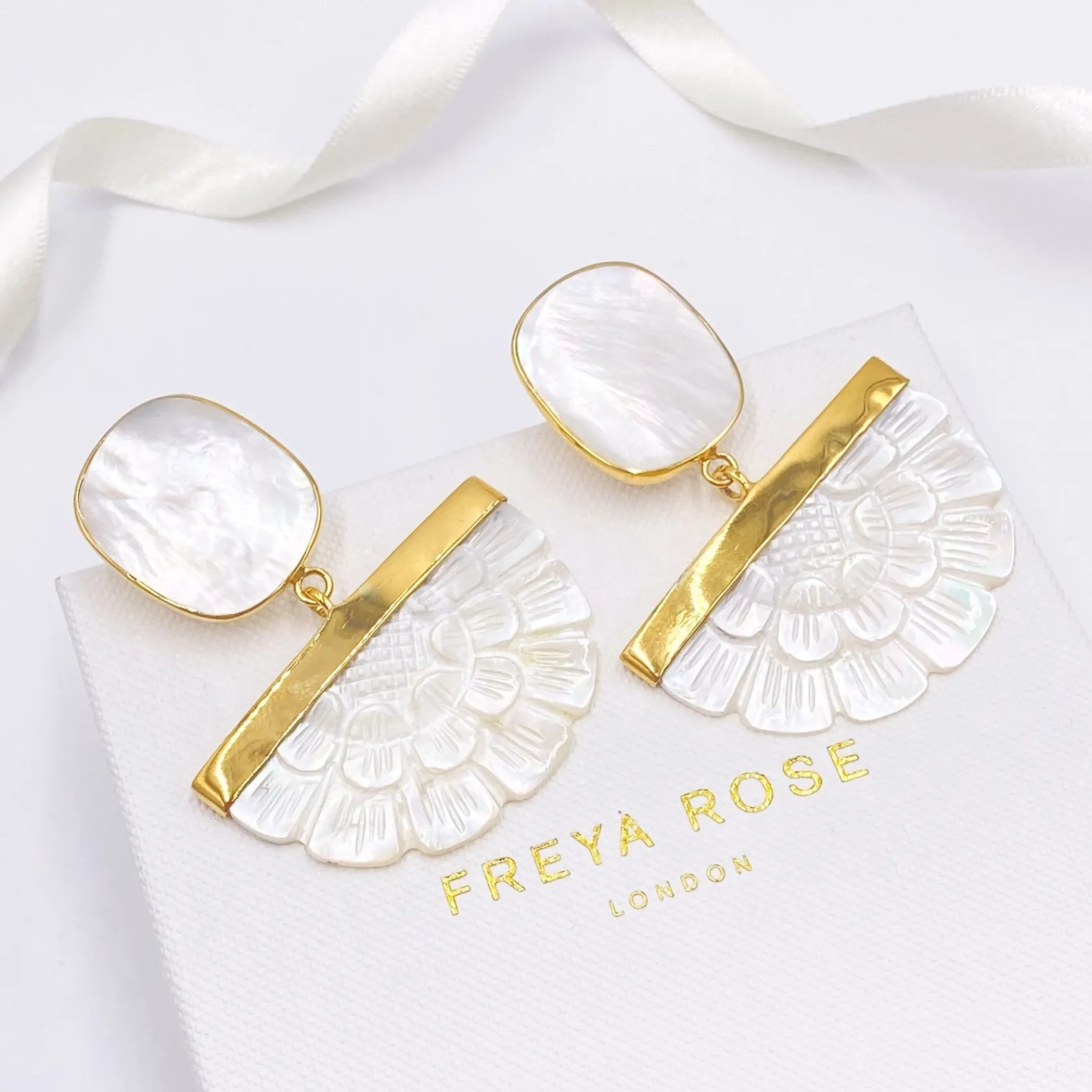 Freya Rose Gold Hand Carved Perlmutt Rose Fan Ohrringe* Perlen-hochzeitsschmuck | Hochzeitsgast-schmuck