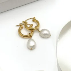 Freya Rose Goldene Mini-Reifen-Ohrringe mit Barockperlen* Gold-hochzeitsschmuck | Hochzeitsgast-schmuck