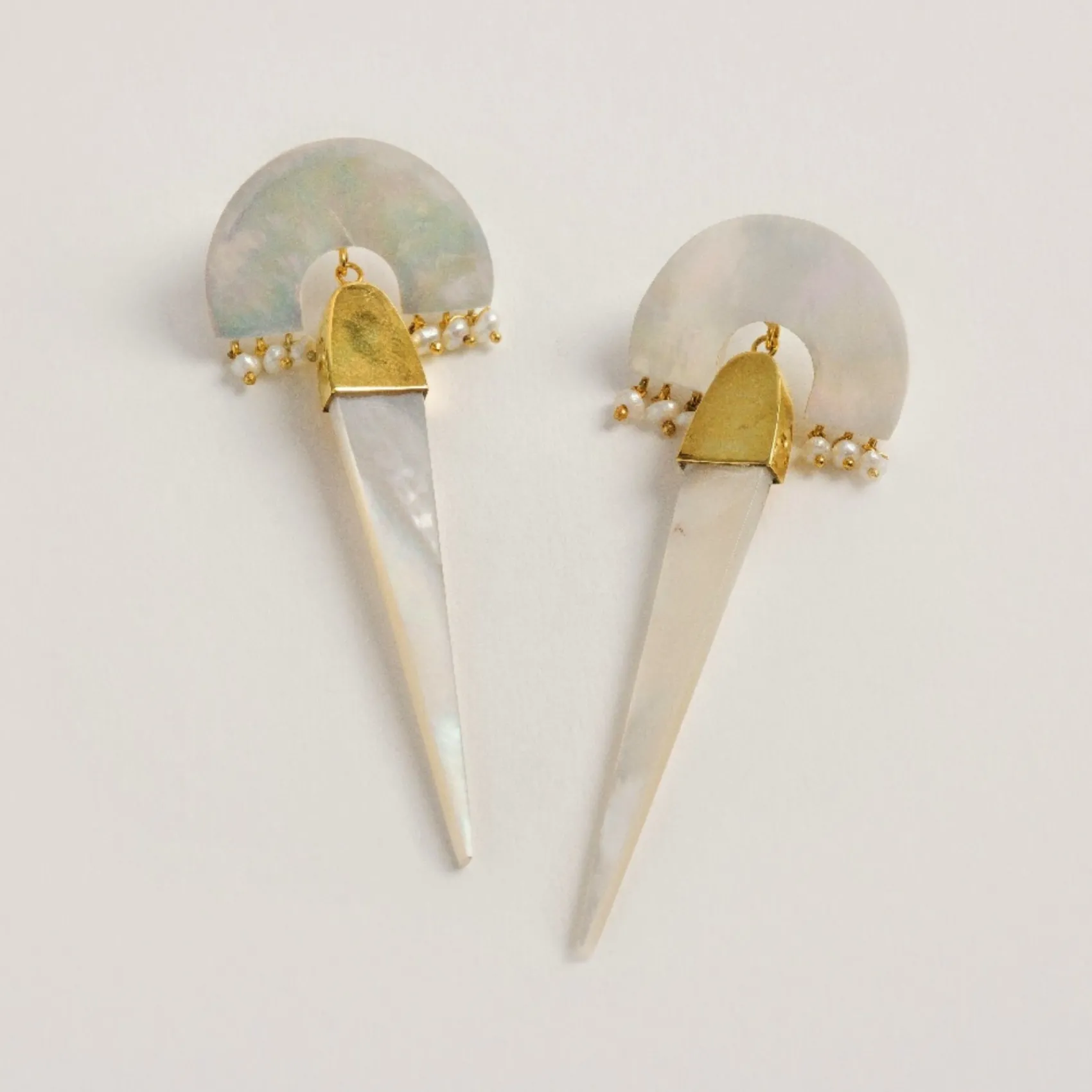 Freya Rose Myla Elfenbein und Gold Perlmutt Statement-Ohrringe* Gold-hochzeitsschmuck | Hochzeitsgast-schmuck