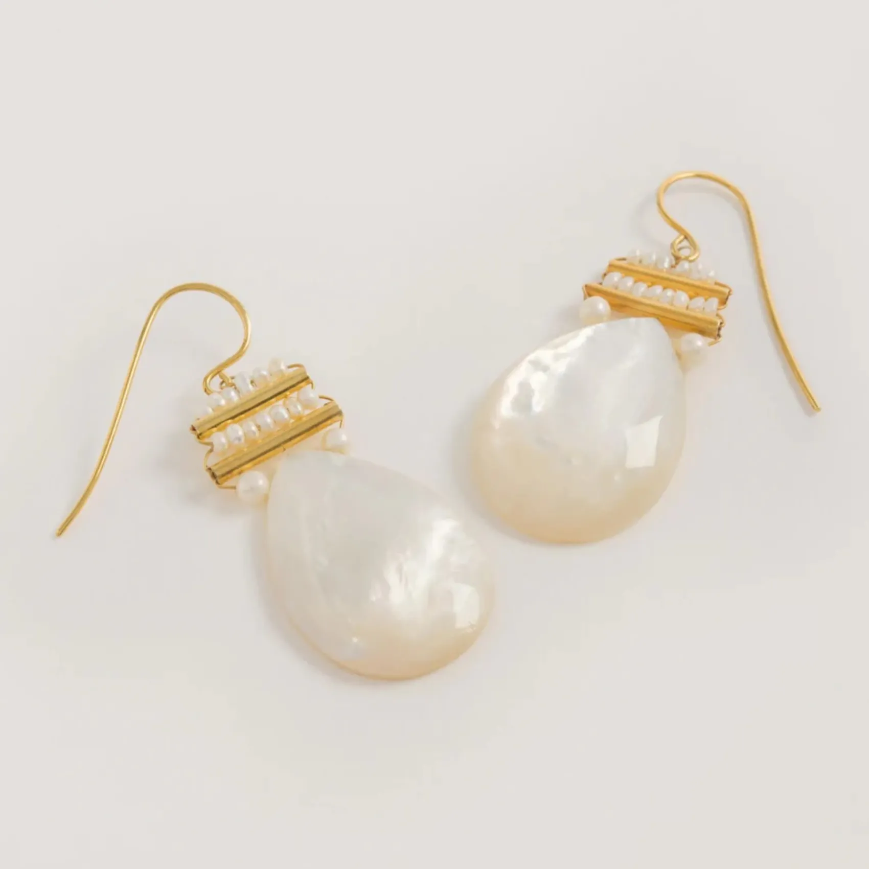 Freya Rose Perlmutt Gold Birne Tropfen Ohrringe* Gold-hochzeitsschmuck | Hochzeitsgast-schmuck