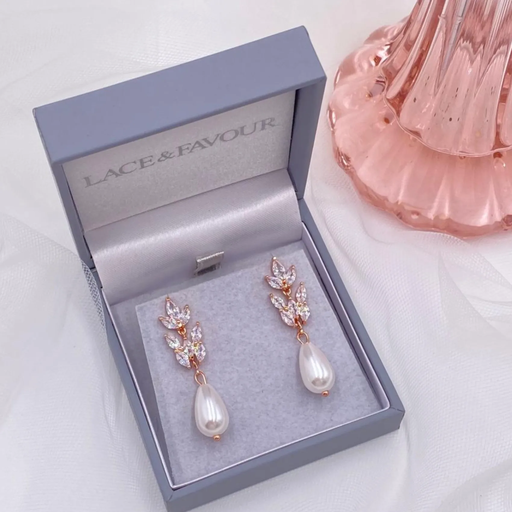 Lace & Favour Göttliche Ohrringe aus Roségold mit kubischen Zirkonen und Teardrop-Perlen* Geschenke Für Die Braut | Perlen-hochzeitsschmuck