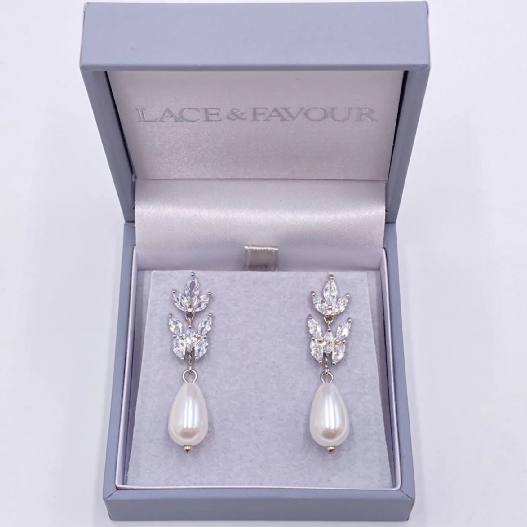 Lace & Favour Göttliche Silber Ohrringe mit kubischen Zirkonen und Perlen* Geschenke Für Die Braut | Perlen-hochzeitsschmuck