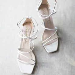 Harriet Wilde Empire Elfenbeinfarbene Leder Riemchensandalen mit mittlerem Absatz und quadratischer Spitze* Hochzeitsschuhe | Designer-hochzeitsschuhe