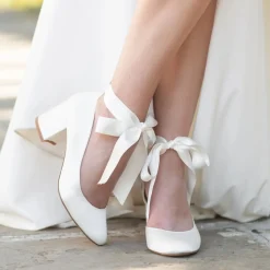 Harriet Wilde Hetty Mid Elfenbein Satin Krawatte Up Block Heel Gericht Schuhe* Hochzeitsschuhe | Schuhe Mit Mittlerem Absatz