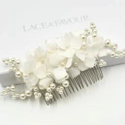 Beads & Beyond Hortensie Elfenbein Stoff Blumen und Perle Braut Haar Kamm* Perlen-haarschmuck | Silberne Haar-accessoires