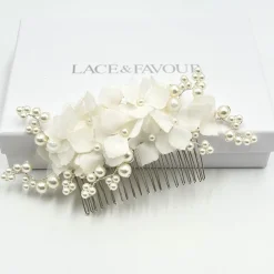 Beads & Beyond Hortensie Elfenbein Stoff Blumen und Perle Braut Haar Kamm* Perlen-haarschmuck | Silberne Haar-accessoires