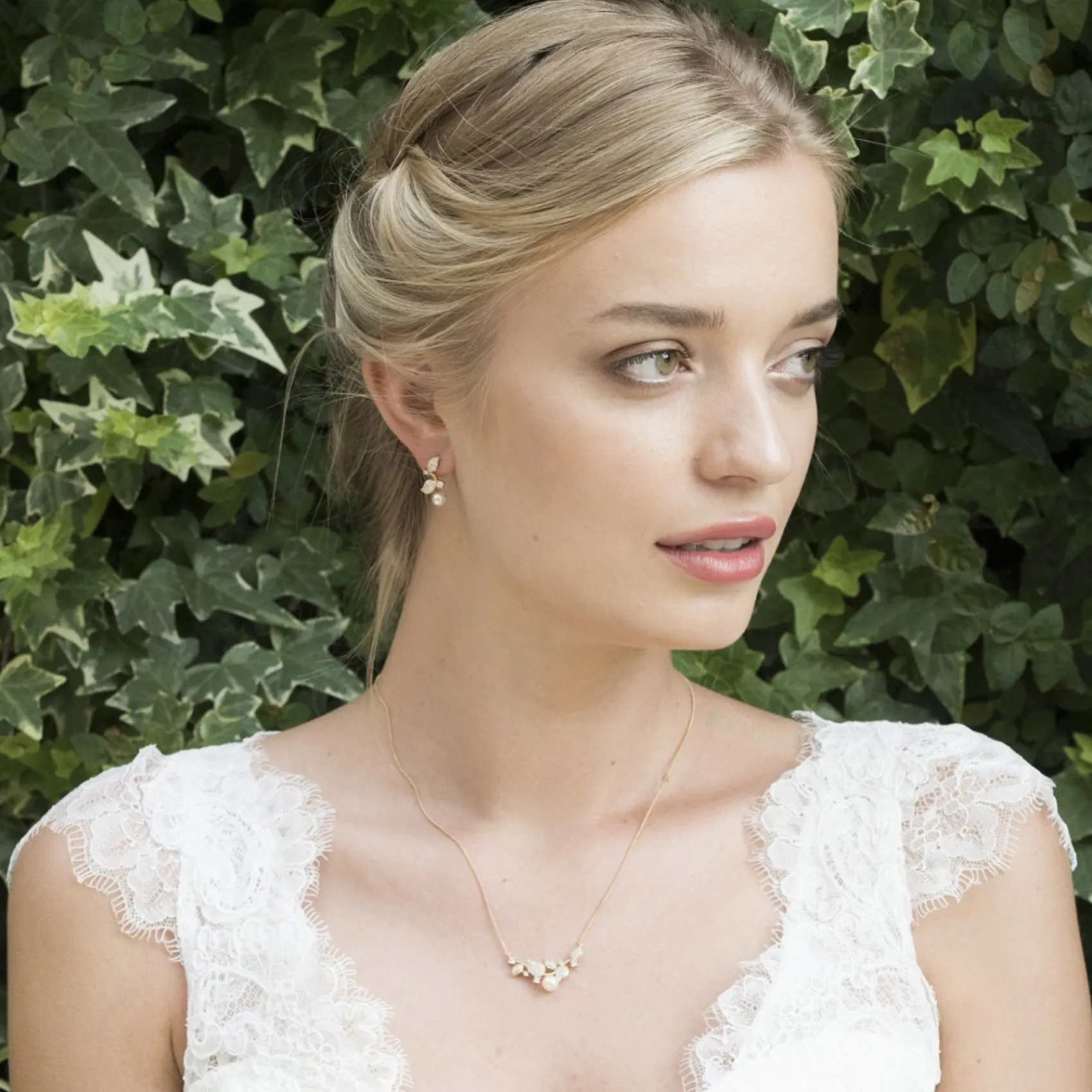 Ivory & Co Aphrodite Kristall Blätter und Perle Hochzeit Halskette Gold* Geschenke Für Brautjungfern | Geschenke Für Die Braut
