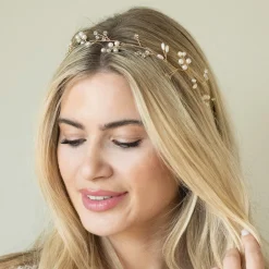 Ivory & Co Ivory and Co Aurora Gold Zierliche Perle und Kristall Haarstrang* Perlen-haarschmuck | Gold-haar-accessoires