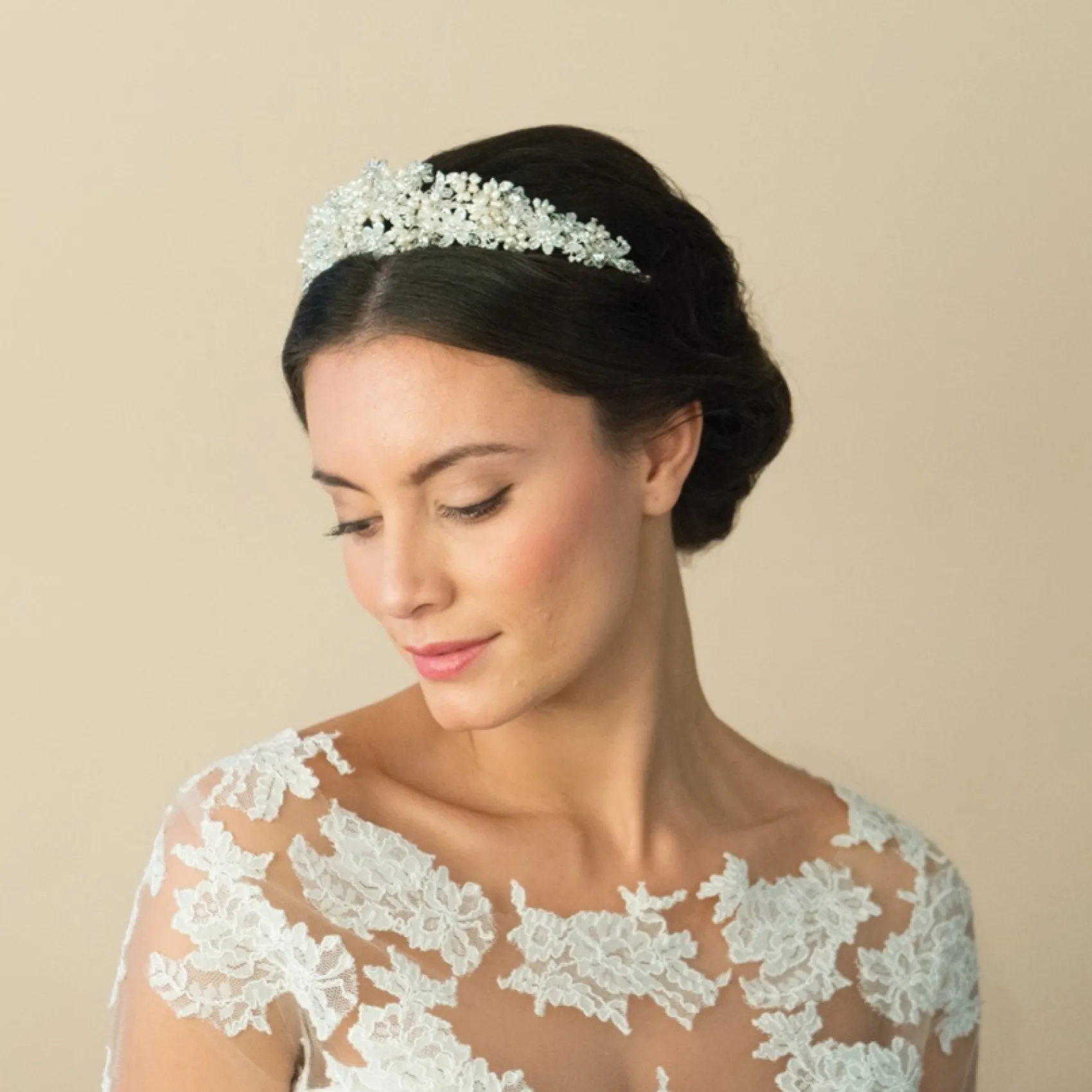 Ivory & Co Ivory and Co Emma Aussage verschönert Blumen Braut Tiara* Perlen-haarschmuck | Silberne Haar-accessoires