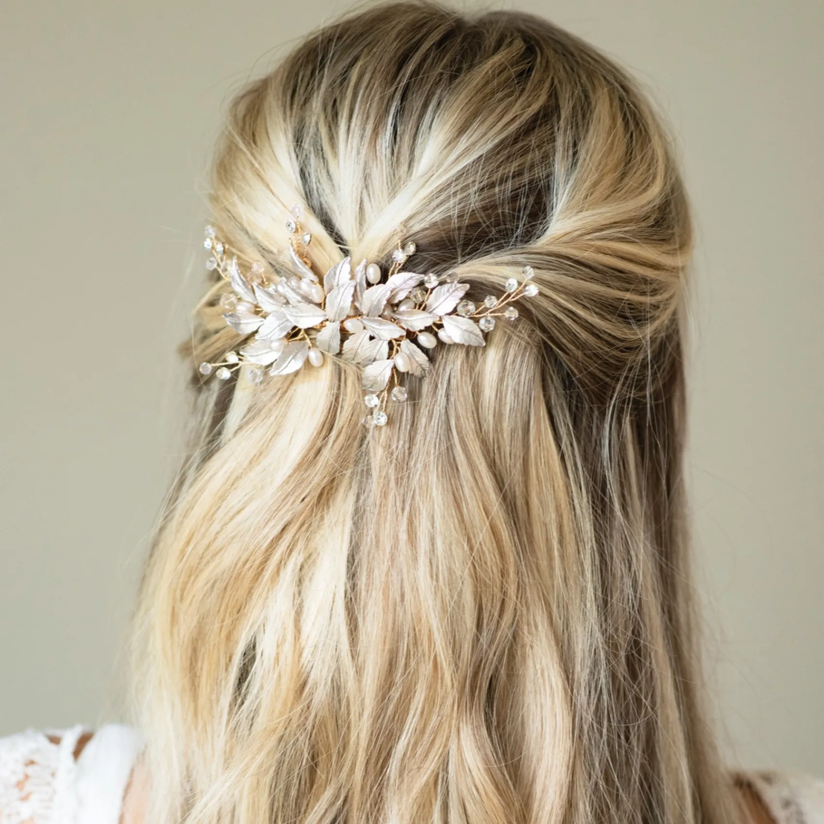 Ivory & Co Ivory and Co Fairydust Gold emaillierte Blätter Hochzeit Haarspange* Perlen-haarschmuck | Gold-haar-accessoires