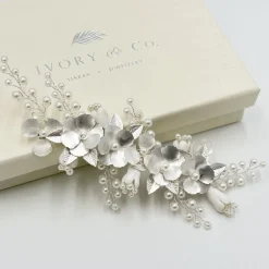 Ivory & Co Ivory and Co Frühlingstraum Silber Floral Perlen Haarspange* Perlen-haarschmuck | Silberne Haar-accessoires