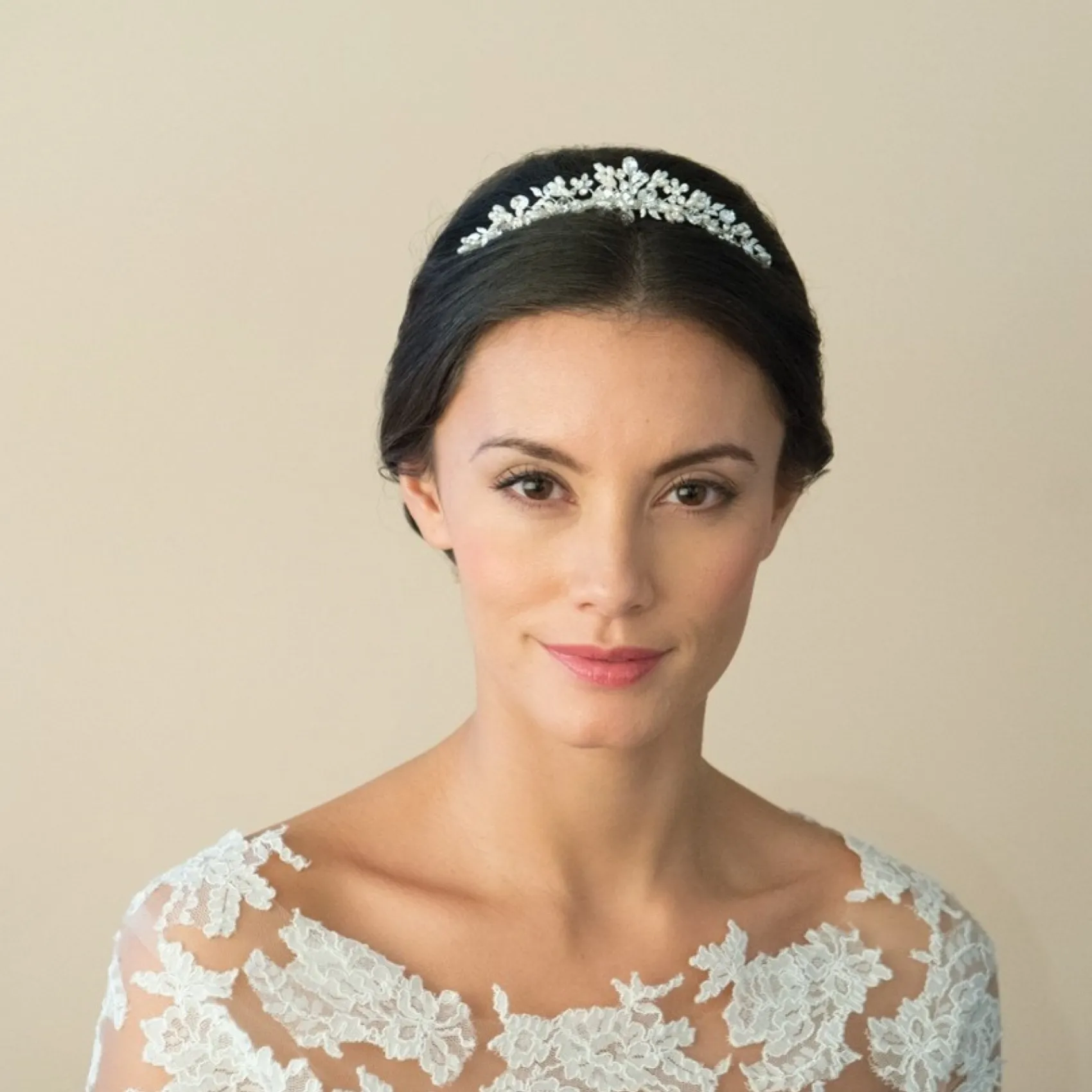 Ivory & Co Ivory and Co Melody Floral Perle und Kristall Braut Tiara* Perlen-haarschmuck | Silberne Haar-accessoires
