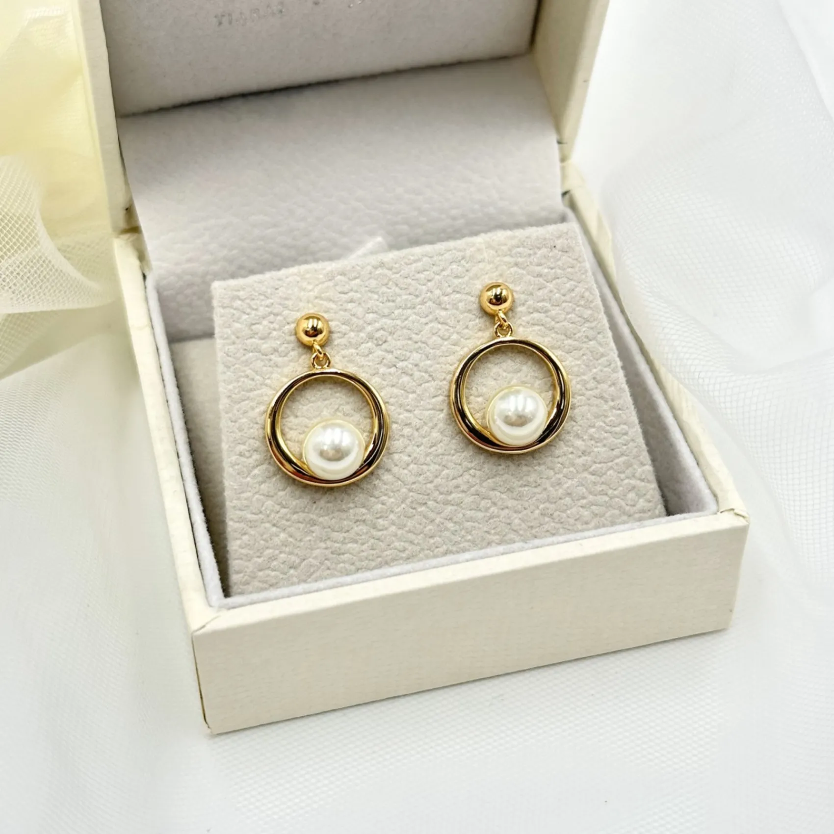 Ivory & Co Ivory and Co Memphis Gold Hängende Perlenohrringe* Geschenke Für Brautjungfern | Perlen-hochzeitsschmuck