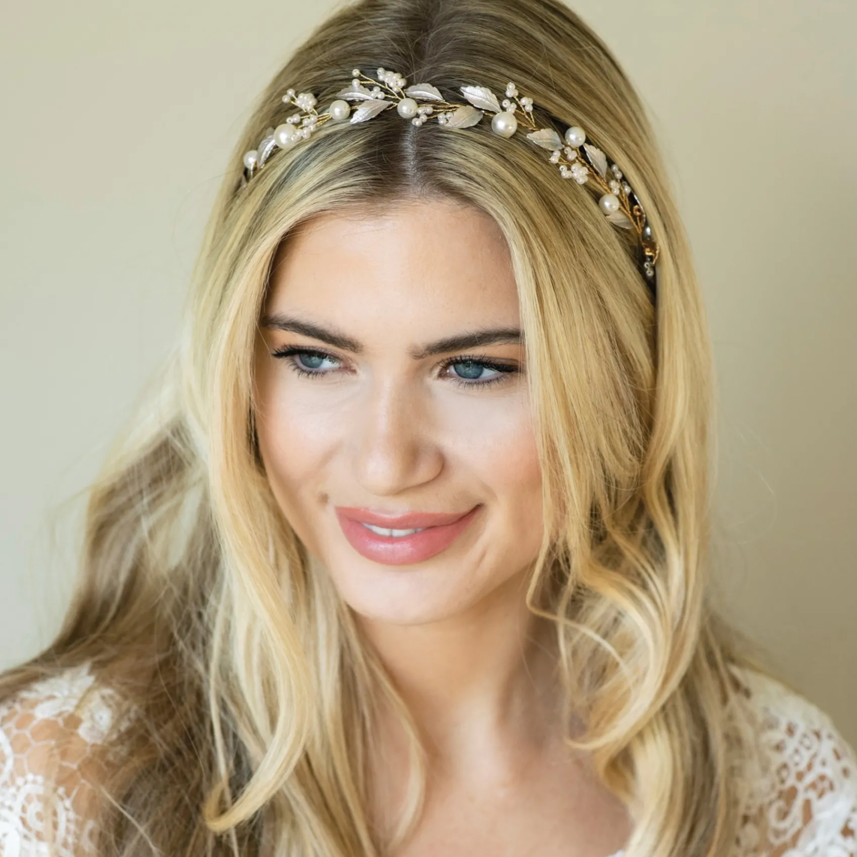 Ivory & Co Ivory and Co Skylark Gold Leaves and Pearl Hair Vine* Perlen-haarschmuck | Gold-haar-accessoires