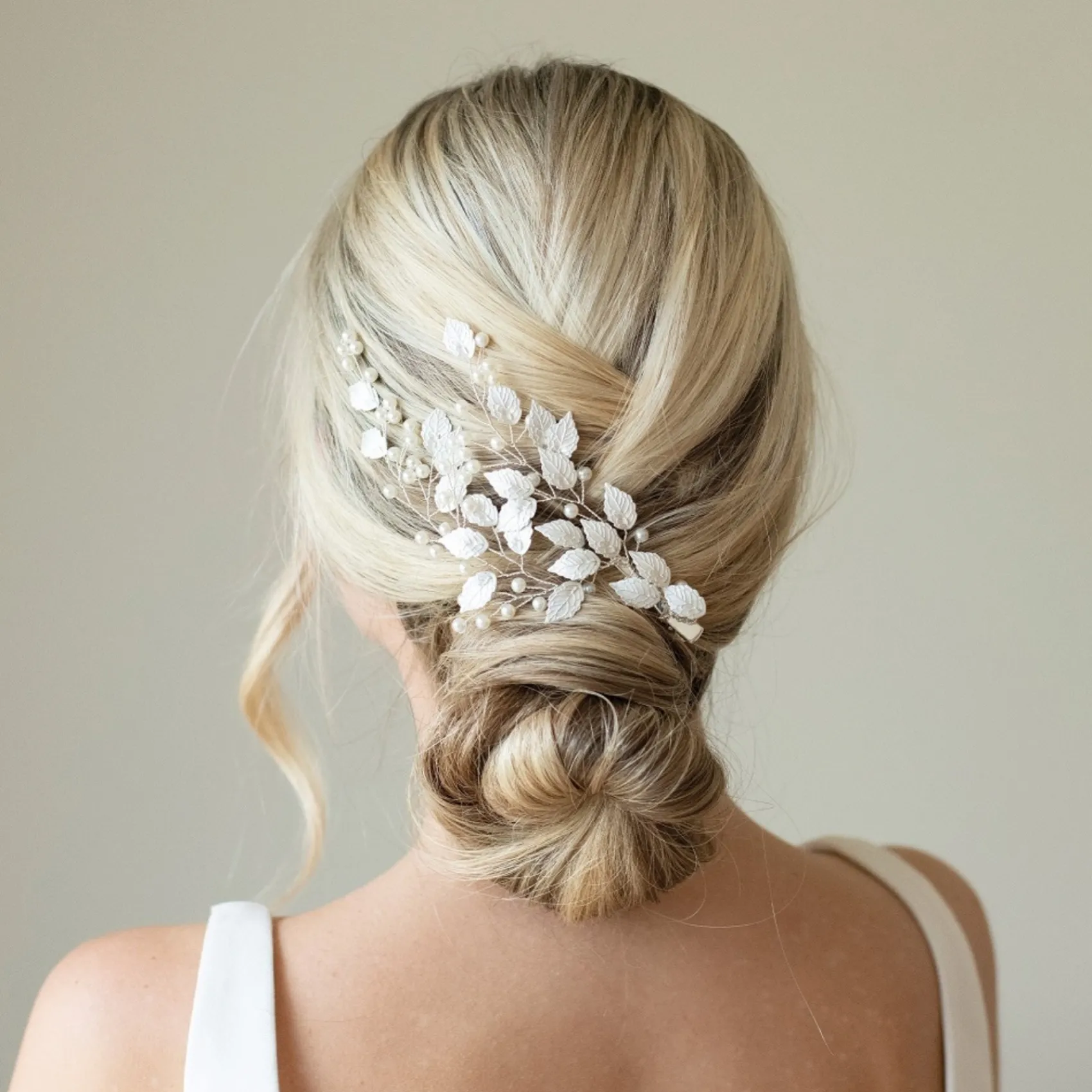 Ivory & Co Ivory and Co Summer Breeze Silber emaillierte Blatt und Perle Sprig Clip* Perlen-haarschmuck | Silberne Haar-accessoires