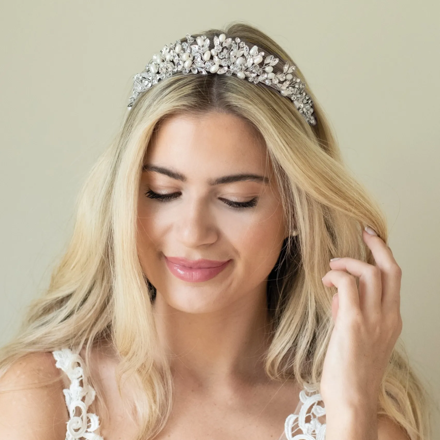 Ivory & Co Ivory and Co Umarmung Silber Kristall und Süßwasserperlen Tiara* Perlen-haarschmuck | Silberne Haar-accessoires