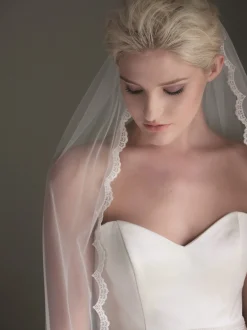 Lace & Favour Joyce Jackson Beauty Einstöckiger Schleier mit gebördeltem Spitzenrand* Einstufige Schleier | Kapelle Länge & Kathedrale Schleier