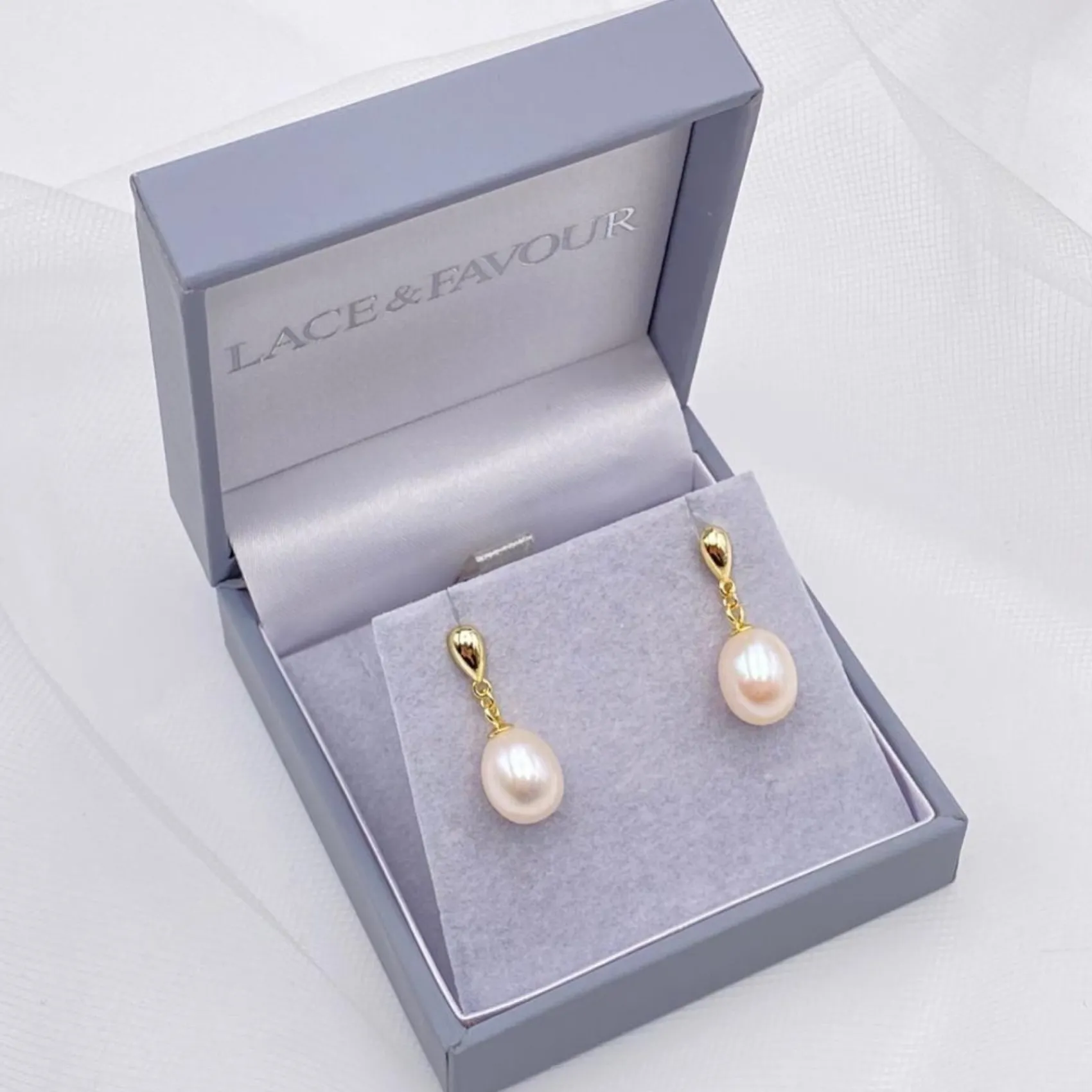 Lace & Favour Kalea Gold Klassische Süßwasserperlen-Tropfen-Ohrringe* Perlen-hochzeitsschmuck | Gold-hochzeitsschmuck